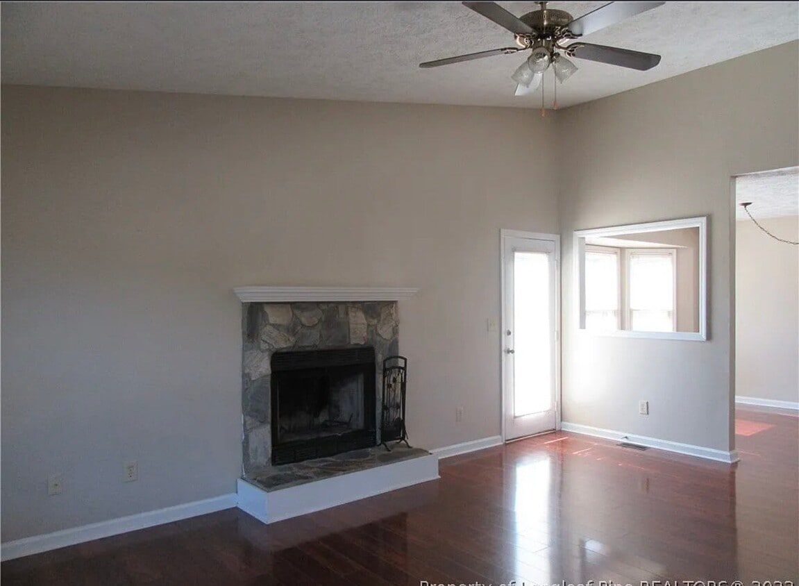 Building Photo - 2550 Silverbell Loop