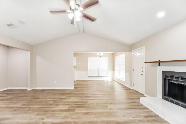 Foto del edificio - 308 Southlake Dr