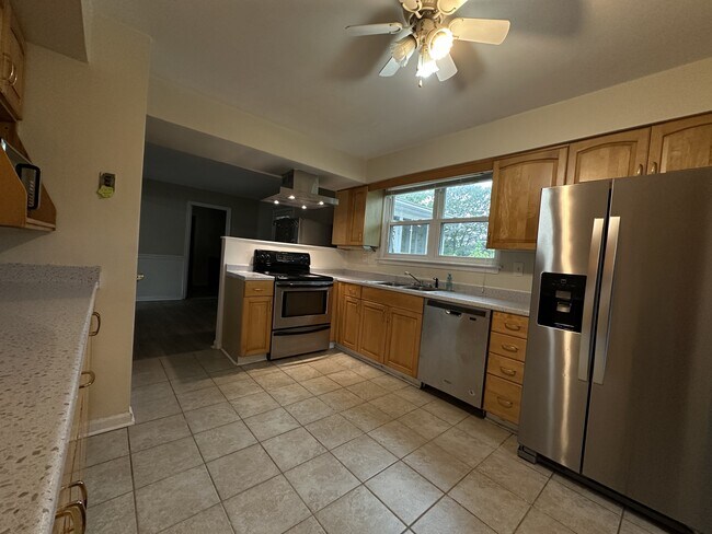 Foto del edificio - 460 Woodlake Rd