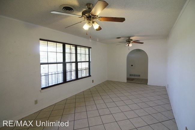 Building Photo - 7590 New Sulphur Springs Rd