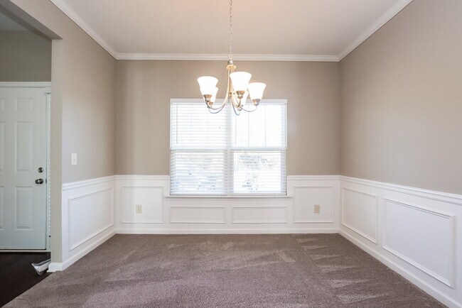 Building Photo - 302 Crescent Woode Dr