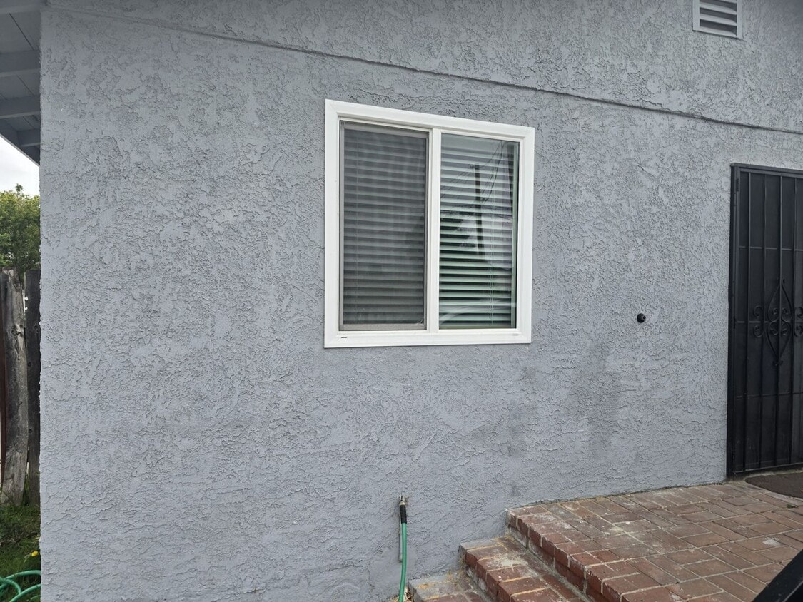 Primary Photo - 10531 Lexington St
