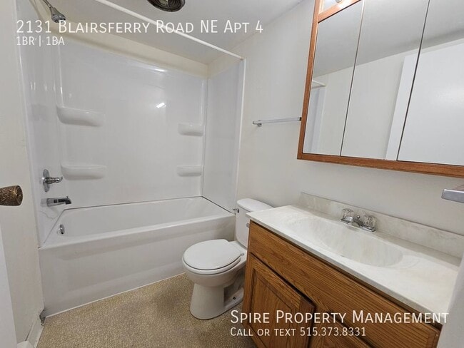 Building Photo - NE Studio & 1 bedrooms Close to shopping!