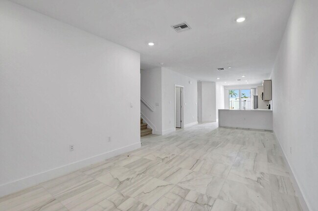 Foto del edificio - 17149 SW 1st St