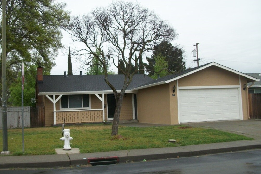 Primary Photo - 800 Meadowlark Dr