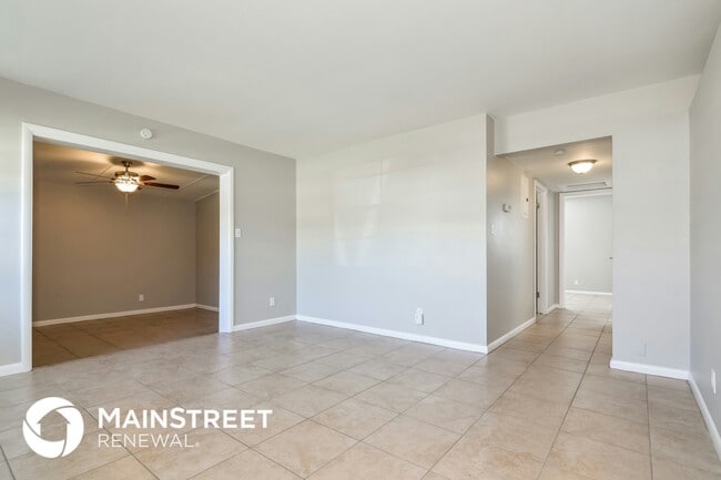 Foto del edificio - 4420 W Bay Ave