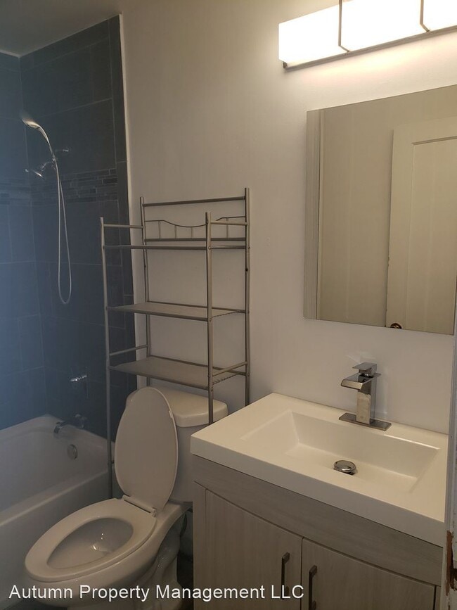 Building Photo - 3 br, 1.5 bath House - 22412 Schroeder Ave