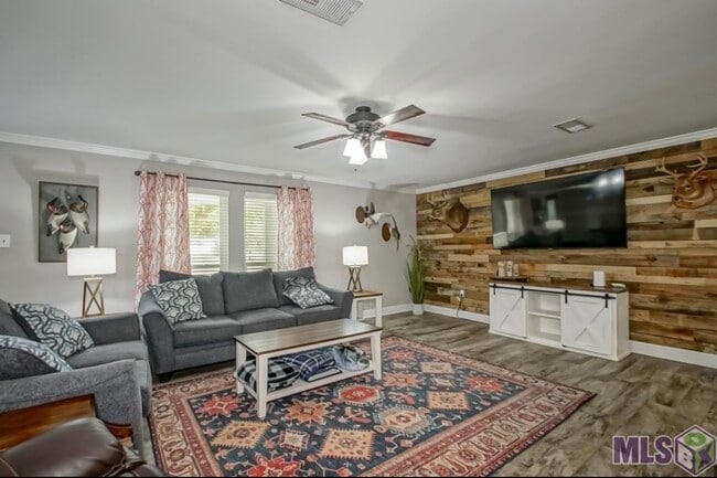 Foto del edificio - 24054 Joe May Rd