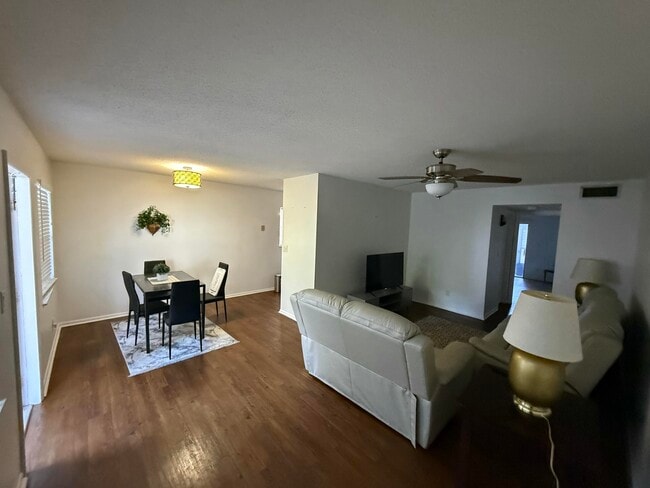 Foto del edificio - 1225 NW 21st St