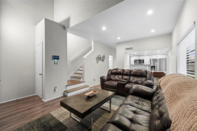 Building Photo - 1920 Augusta Dr