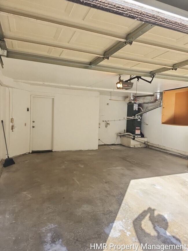 Building Photo - Spacious & Convenient 3-Bedroom Townhouse