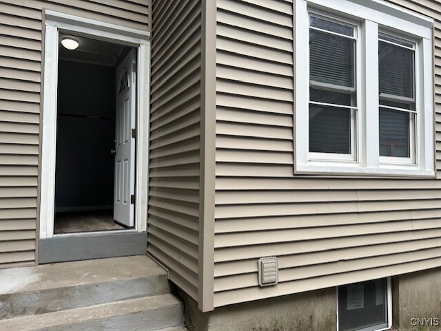 Building Photo - 356 Valley Dr