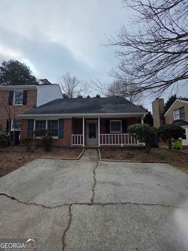 Building Photo - 405 Williamsburg Way