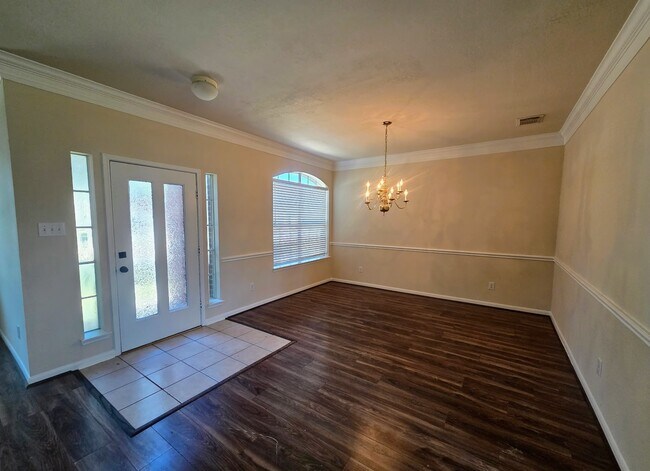 Foto del edificio - 5515 Gatesprings Ln