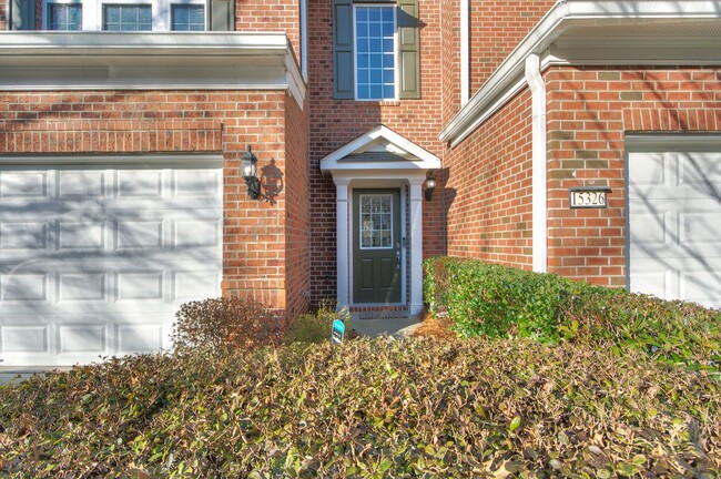 Foto del edificio - Nestled in the sought-after Ballantyne area