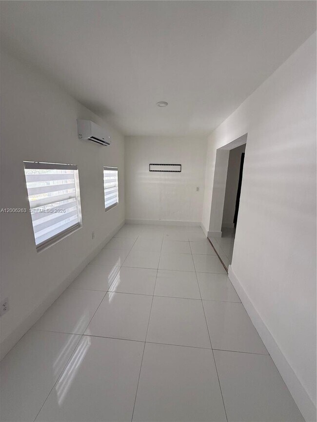 Foto del edificio - 6716 NW 6th Ave