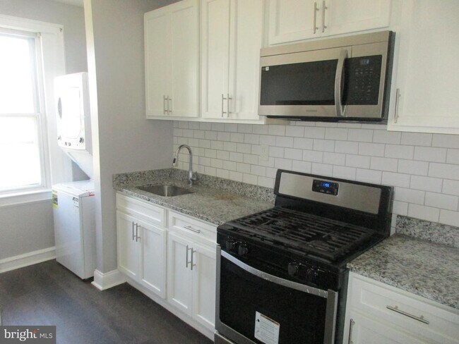 Building Photo - 3558 Juneway