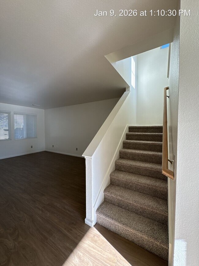 Foto del edificio - Available Now Two story Home!!