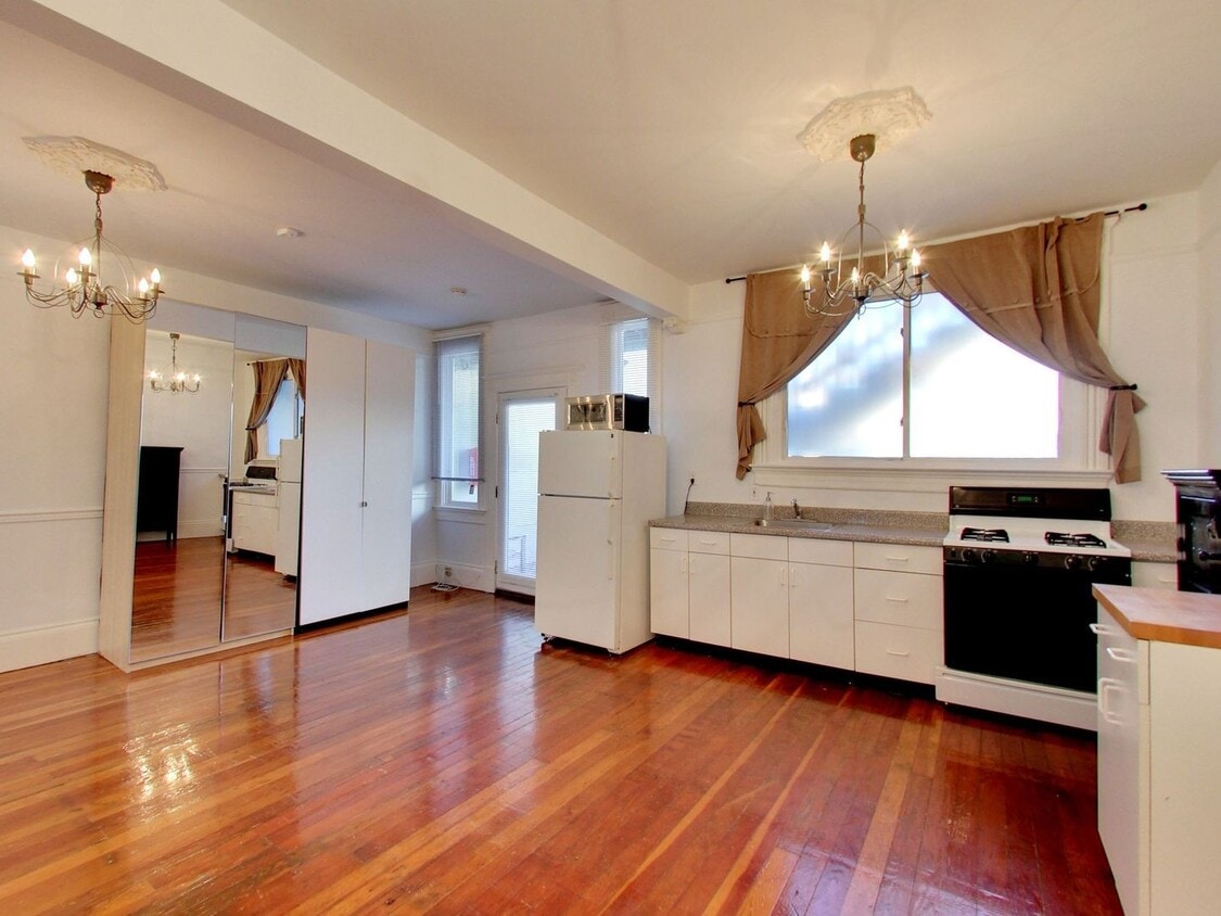Primary Photo - 25 Harriet St