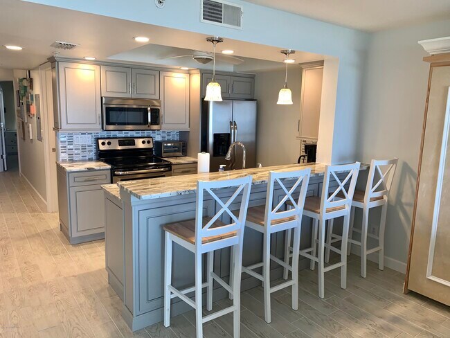 Foto del edificio - 8700 Ridgewood Ave