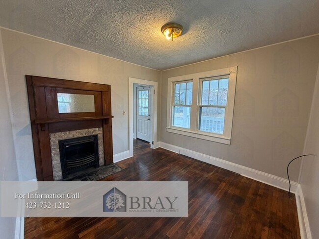 Foto del edificio - Charming Renovated 1935 Historic Home with Fenced Yard in Central Kingsport