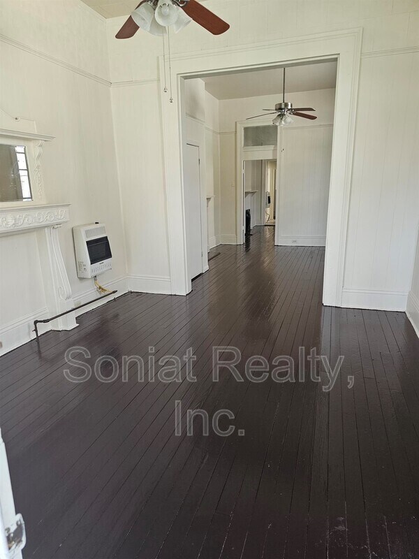 Building Photo - 606 S Scott St