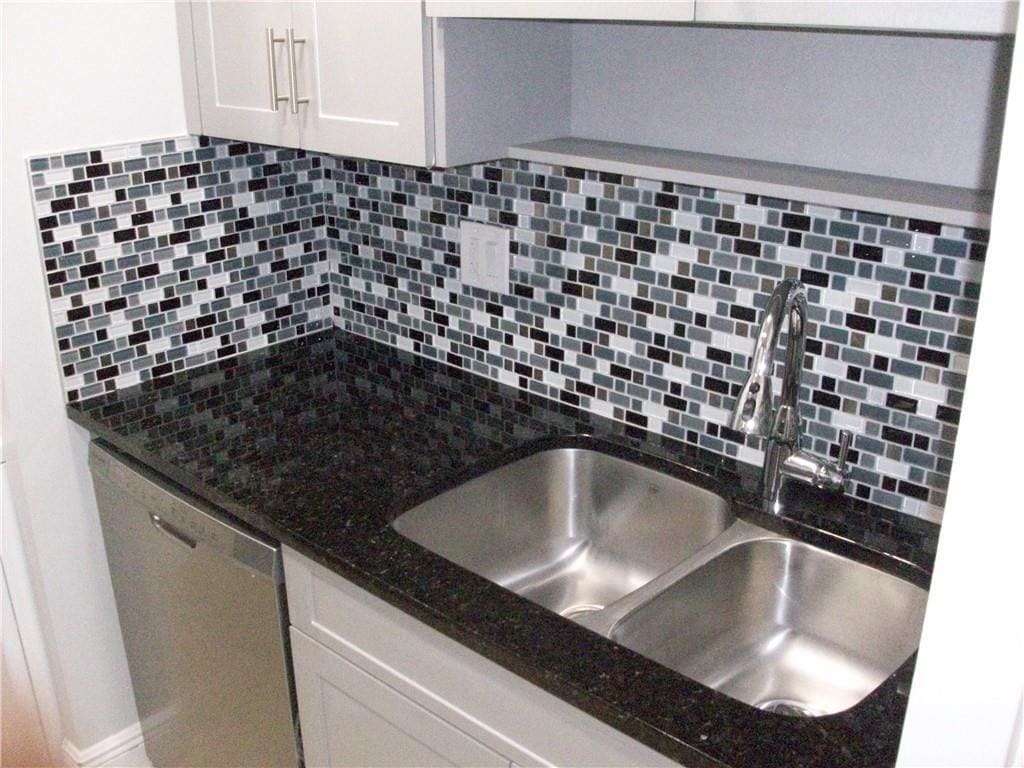 Primary Photo - 9976 Twin Lakes Dr