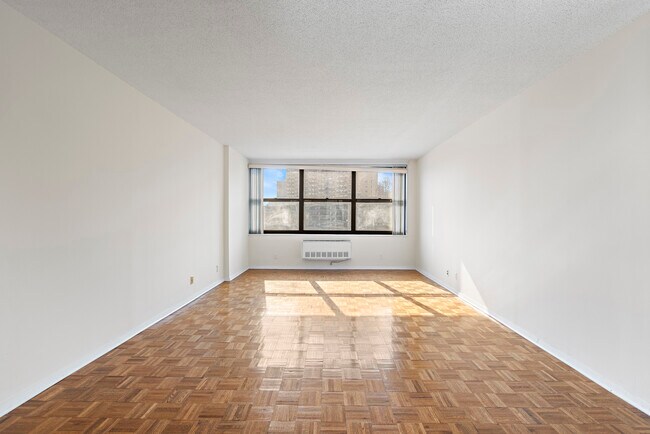 Foto del edificio - 7002 Kennedy Blvd E