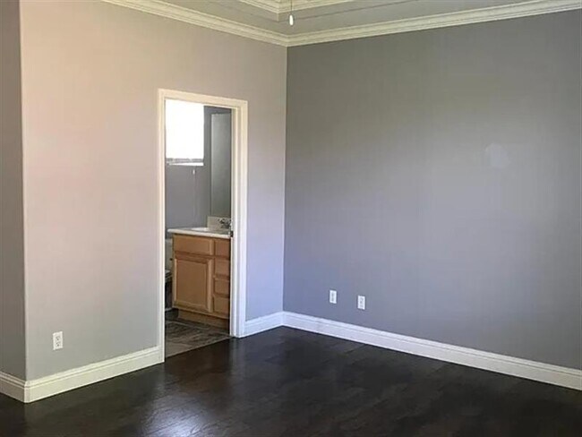 Building Photo - immaculate home