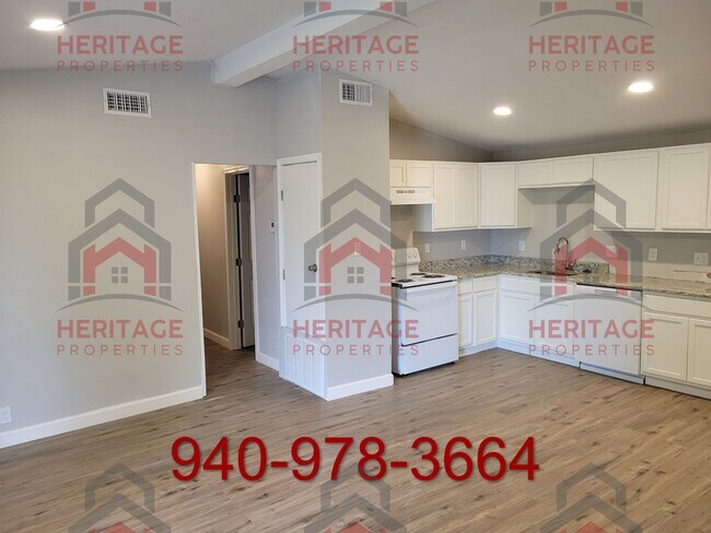 Building Photo - 1055 W Wenonah Blvd