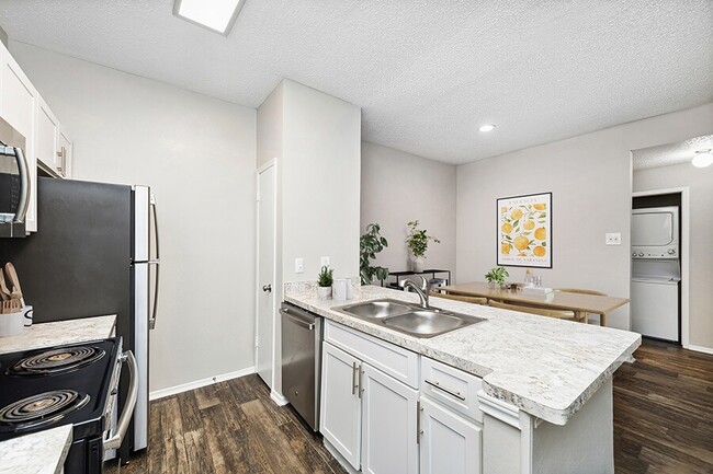 Building Photo - Pointe at Fair Oaks
