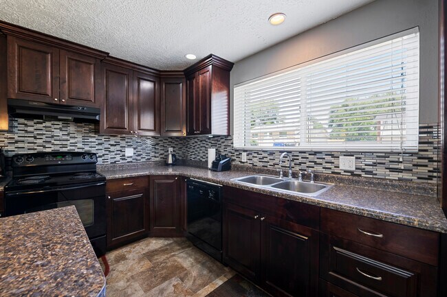 Foto del edificio - 2215 W Bonniebrook Dr