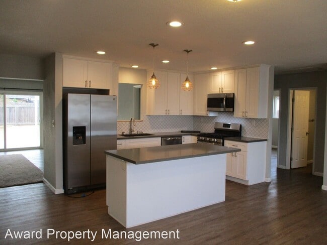 Building Photo - 3 br, 1.5 bath House - 1595 Doncarol Ave.