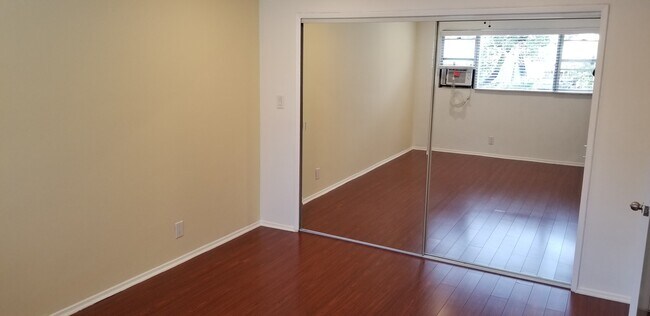 Building Photo - 5950 Carlton Way