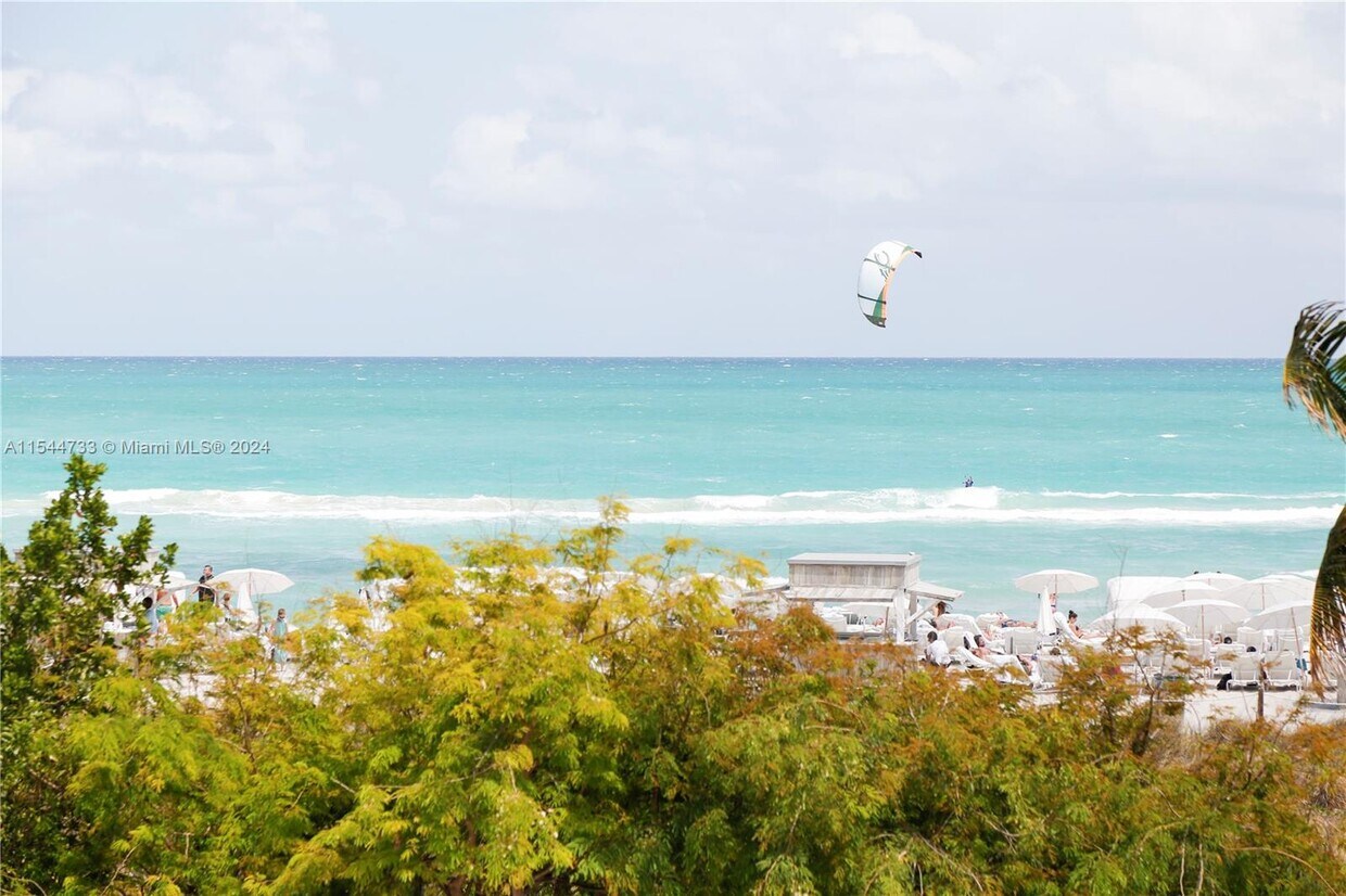 Primary Photo - 2301 Collins Ave