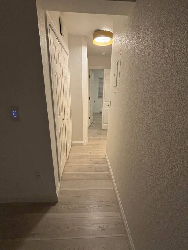 Foto del edificio - 1209 W Plum St