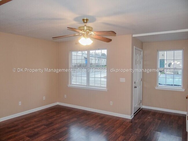 Foto del edificio - 501 Corey Cir