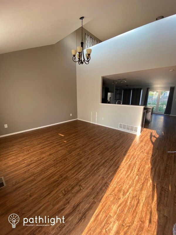 Foto del edificio - 6326 Baxter Dr