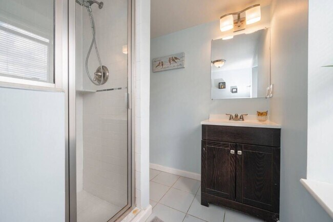 Unit E - Bathroom - 1037 Crease St