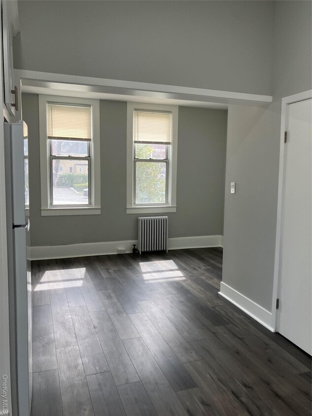 Building Photo - 7 Dewey St