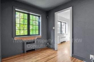 Building Photo - 451 E Town St