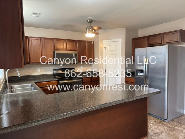 Building Photo - 567 Broad Dr