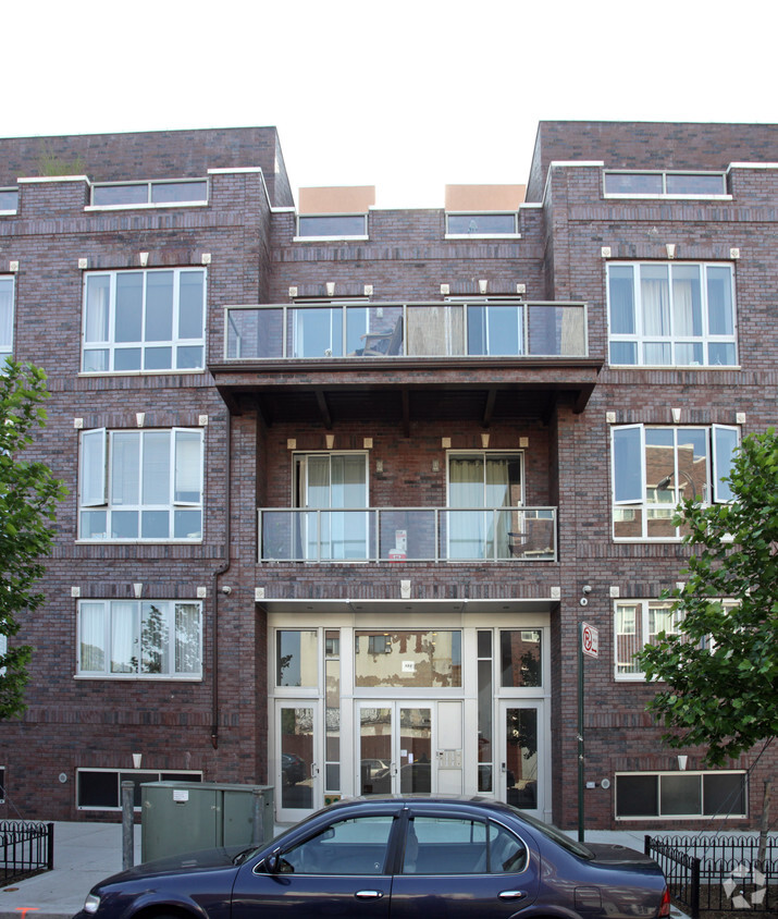 Primary Photo - 324 Grand Ave