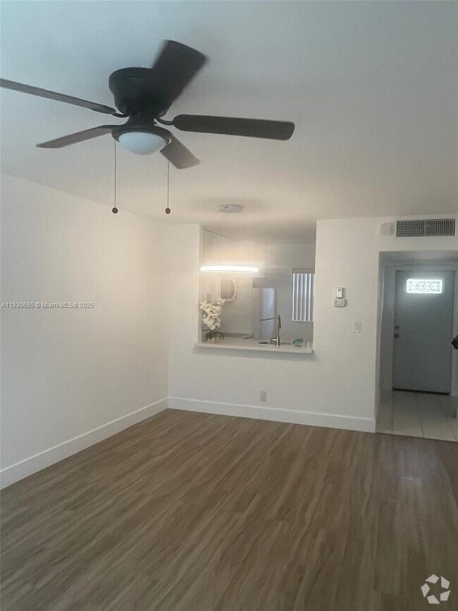 Building Photo - 5111 W Oakland Park Blvd