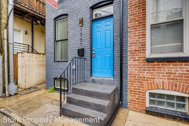 Building Photo - 4 br, 3.5 bath House - 1701 Marshall St
