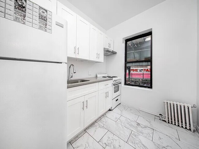 Foto del edificio - 8703 90th St