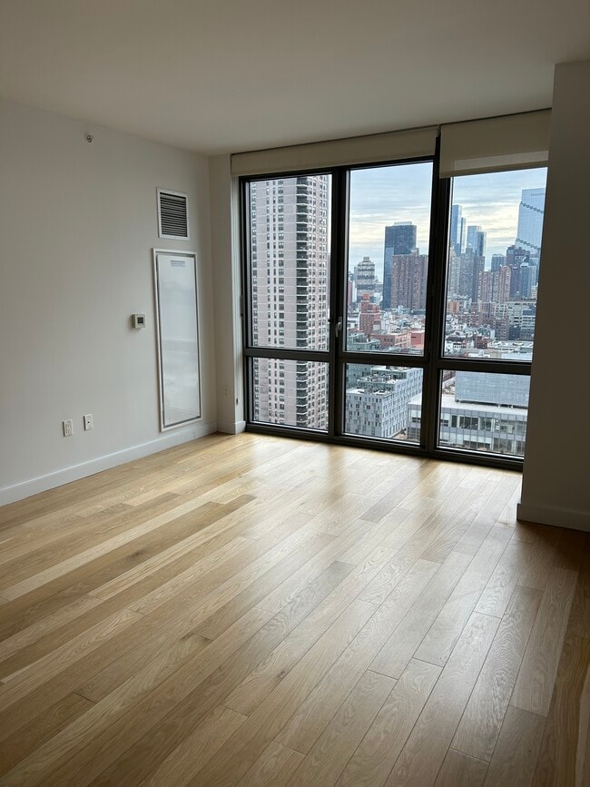 Foto del edificio - 366 W 46th St