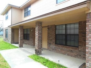 Building Photo - 904 Clairidge Ave
