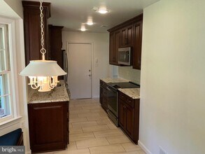 Building Photo - 4701 Red Fox Dr