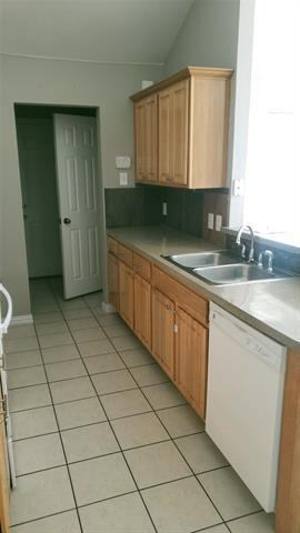 Building Photo - 302 Rose St